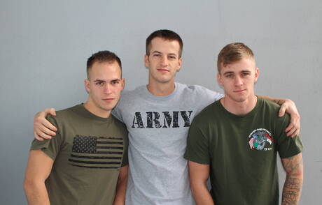 Bezczelni faceci Richard Buldger, Ryan Jordan i Quentin Gainz uprawiali ze sobą seks na świeżym powietrzu