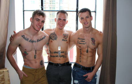 Bezczelni faceci Richard Buldger, Ryan Jordan i Quentin Gainz uprawiali ze sobą seks na świeżym powietrzu