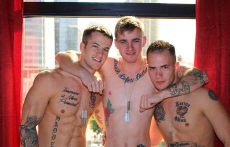 Bezczelni faceci Richard Buldger, Ryan Jordan i Quentin Gainz uprawiali ze sobą seks na świeżym powietrzu