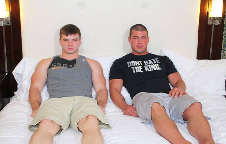 I ragazzi americani più sexy, Ivan James e il bel fusto Brad Banks, si fanno un culo all