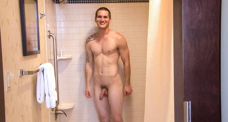 Amerikaanse superstud Allen Lucas speelt buiten met een pik