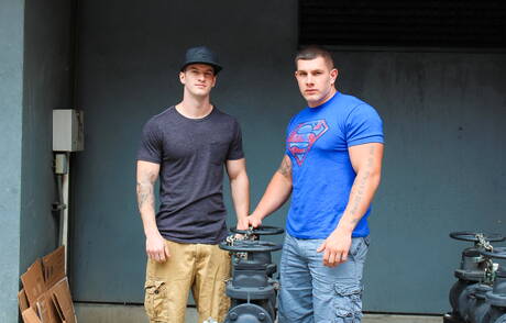 Active Duty: Jeremy Diesel i amerykański husky Quentin Gainz w gorącej akcji ruchania w tyłek na zewnątrz