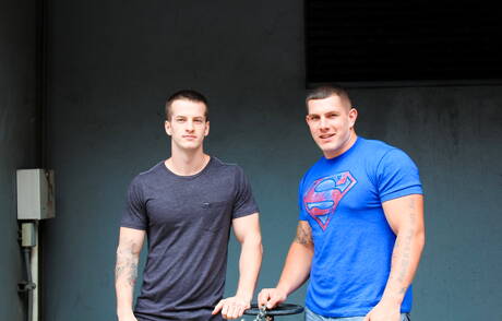 Jeremy Diesel and american husky guy Quentin Gainz in hot ass fuck action outside