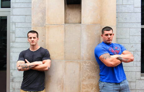 Jeremy Diesel and american husky guy Quentin Gainz in hot ass fuck action outside