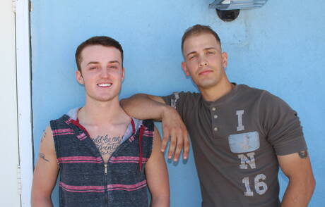 肌肉發達的Dominic和身材魁梧的Chase？戶外口交後再做愛