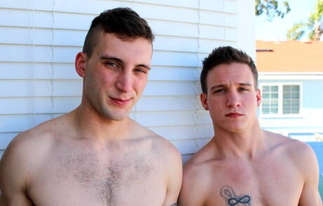 Gorgeous dude Scott Millie and hot guy Mike Hollister fuck after blowjob outside