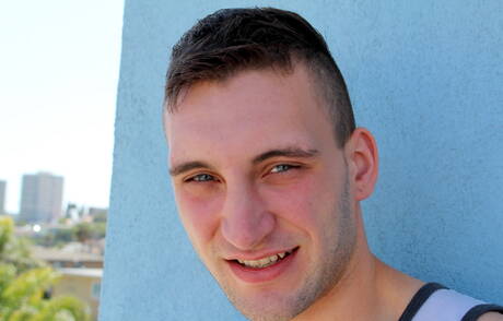 Husky guy Scott Millie shows a beautiful body outdoor