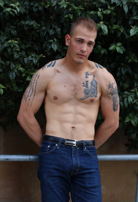 Bull Chase mostra um corpo bem construído por fora