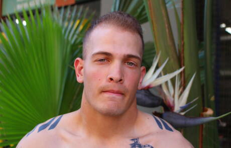 Bull Chase mostra um corpo bem construído por fora