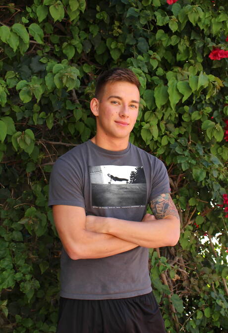 Active Duty: Beefy Matthew Reeves posing nude and showing his ass outdoor