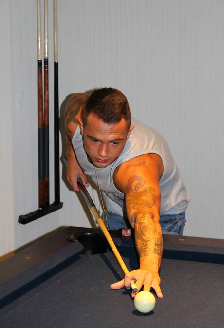 Muscular Johnny B posing naked and showing nice ass outside