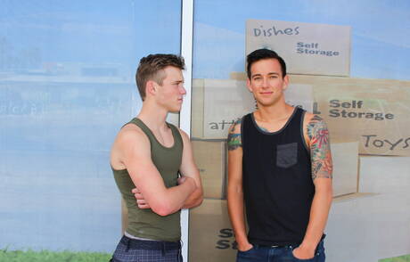 肌肉男馬修·里夫斯和美國強人斯科特·芬恩在廚房熱戀