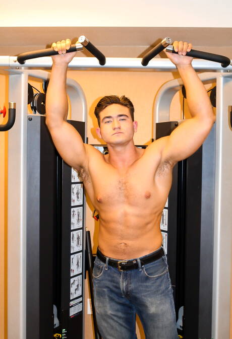 Muscular David Prime posing naked and showing tight butt outdoor