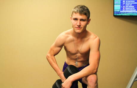 Superstud Dante undressing and showing tight butt outside