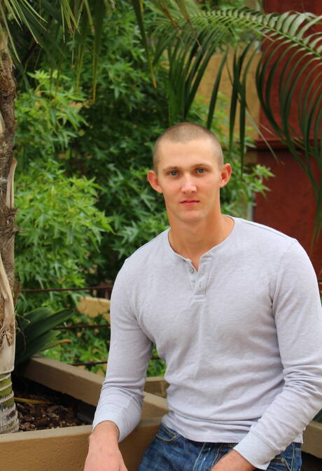 Superstud Justin Grey posing naked outdoor