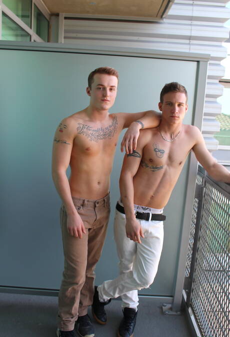 Beautiful dude Mike Hollister and attractive buddy Dominic in hot ass bang outside