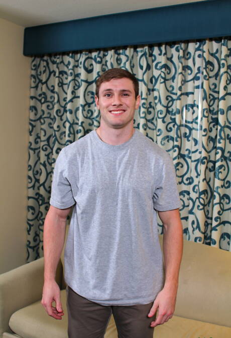 硬漢約翰展現強健體魄