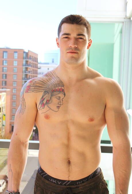 Bull Scott mostra un corpo robusto