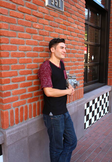 墨西哥肌肉男Derek Allan戶外秀肌肉身材