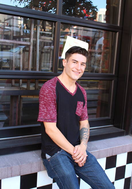 墨西哥肌肉男Derek Allan戶外秀肌肉身材