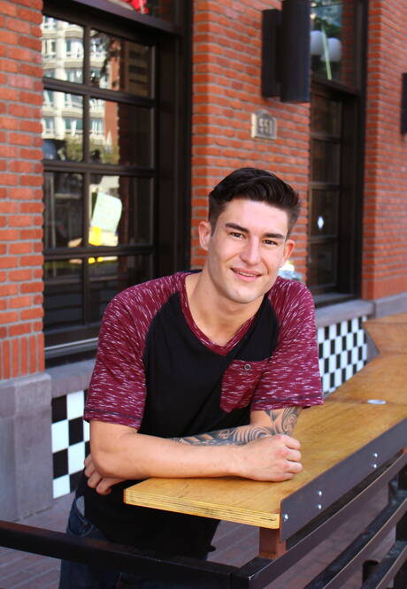 墨西哥肌肉男Derek Allan戶外秀肌肉身材