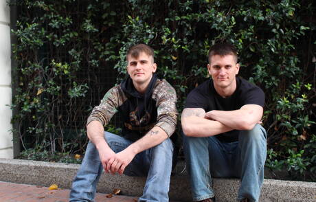 硬漢Ricky Stance和美國硬漢Allen Lucas在戶外激情激情肛交