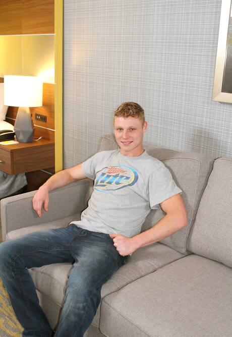 Active Duty: Beefy Levi posing nude