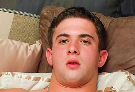 マッチョなケイシーが彼のチンポを自慰する