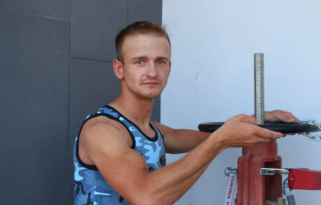 Pretty boy Kevin Reed shows a beautiful body outdoor