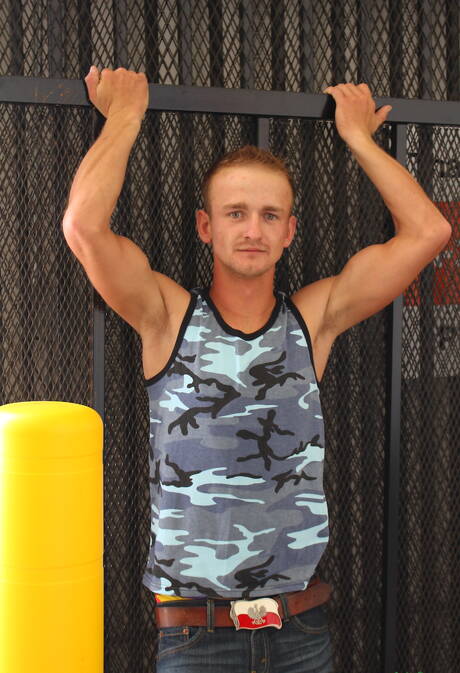 Pretty boy Kevin Reed shows a beautiful body outdoor