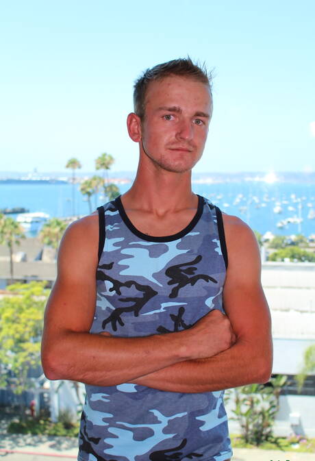 Pretty boy Kevin Reed shows a beautiful body outdoor