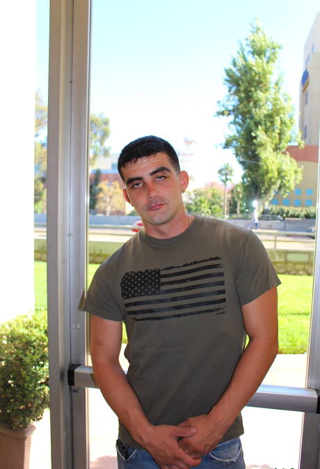 Il bel fusto Dominic Chavez si stuzzica il cazzo all