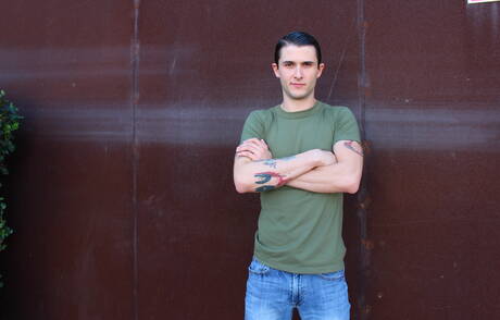 Beefy Phillip Fox get naked and showing tight ass outside