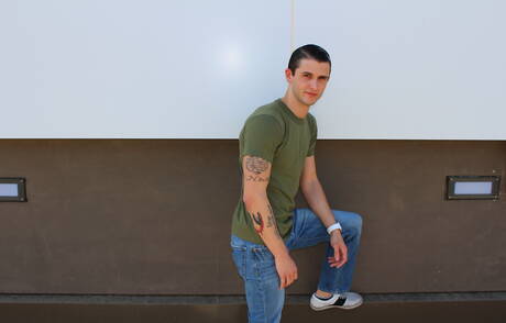 Beefy Phillip Fox get naked and showing tight ass outside