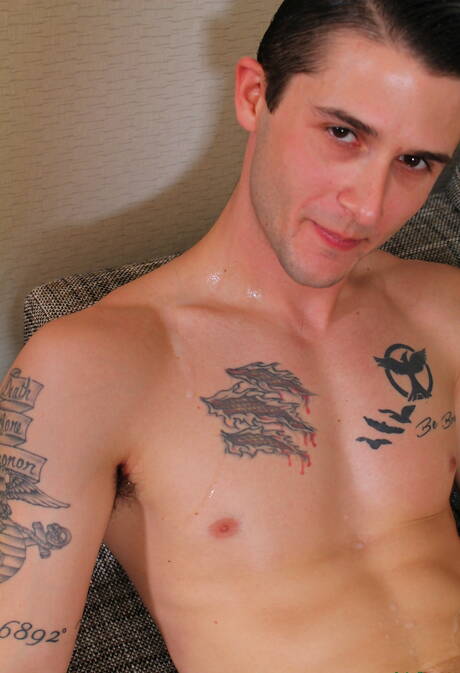 Beefy Phillip Fox get naked and showing tight ass outside