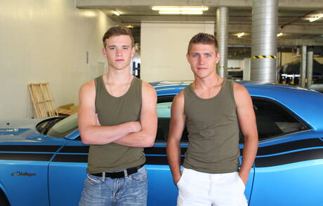 Beefy Dante and american beefy Scott Finn have a good anal sex outdoor