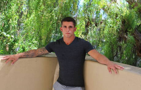 Latin bodybuilder Kevin Daniels posing naked and showing hot butt outdoor