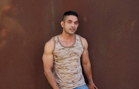 Latin muscular Omar Azaro shows a sturdy body outside