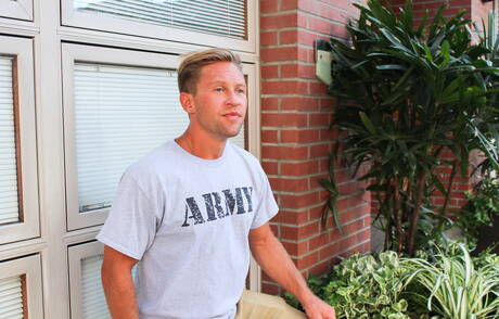 Active Duty: Tristan ben fatto posa nudo e mostra il suo sedere