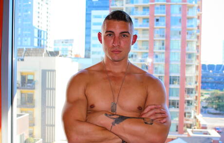 American stud Ripley Grey posing naked and showing nice ass outdoor