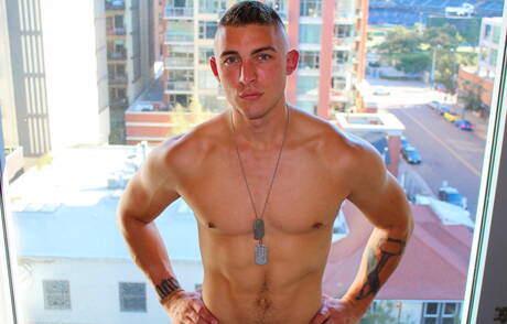 American stud Ripley Grey posing naked and showing nice ass outdoor