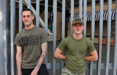 Mięśniak James Devlin i ogier Dominic uprawiają dobry seks analny na świeżym powietrzu