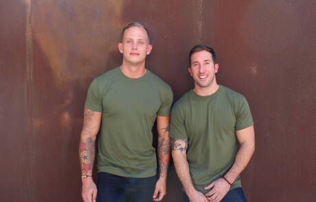 American husky guy Zack Matthews and strongman Brad Powers fuck after dick sucking outside