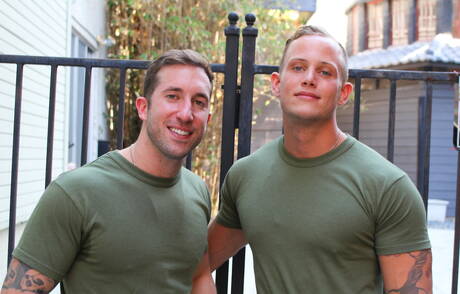 American husky guy Zack Matthews and strongman Brad Powers fuck after dick sucking outside