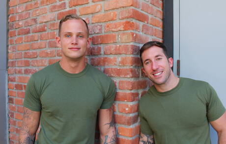 American husky guy Zack Matthews and strongman Brad Powers fuck after dick sucking outside