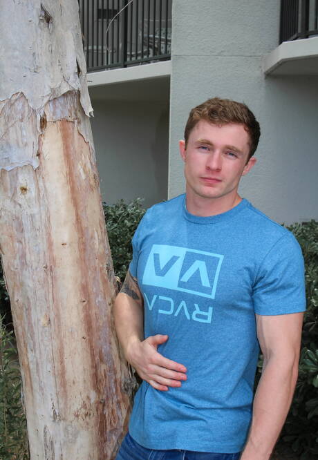 Les garçons sans vergogne Markie More, James et Michael ont un sexe à trois torride en extérieur