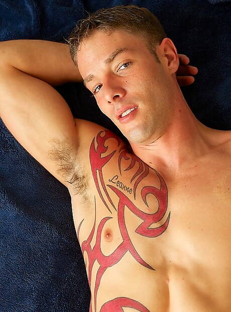 Lo stallone Jake e il muscoloso Sawyer fanno un bel sesso anale