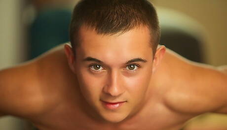 Sean caliente se desnuda y muestra su bonito trasero