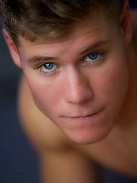 Hunky guy Davis get naked and showing nice butt