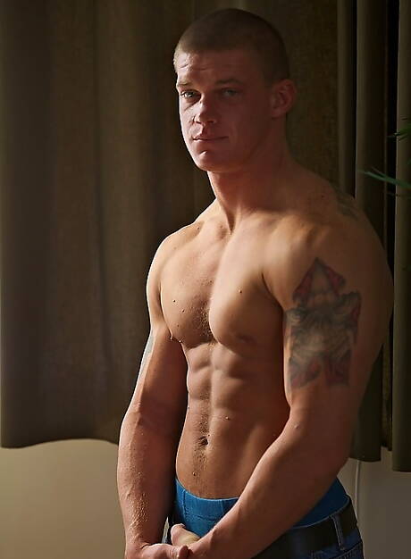 帥哥Tanner玩弄雞巴